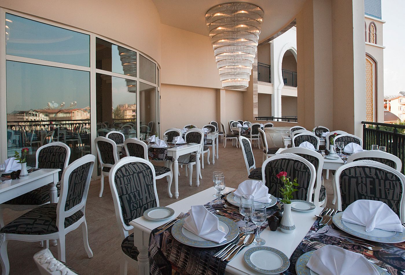 Crystal-Sunset-Luxury-Resort-and-Spa-Restaurant-36