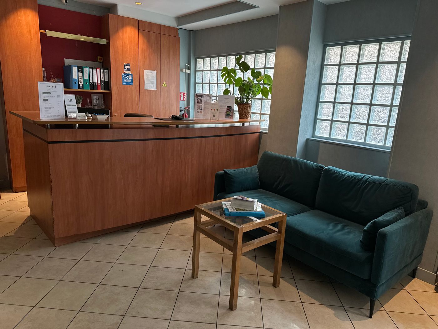 Hipotel-Paris-Gare-Du-Nord-Merryl-Lobby-1