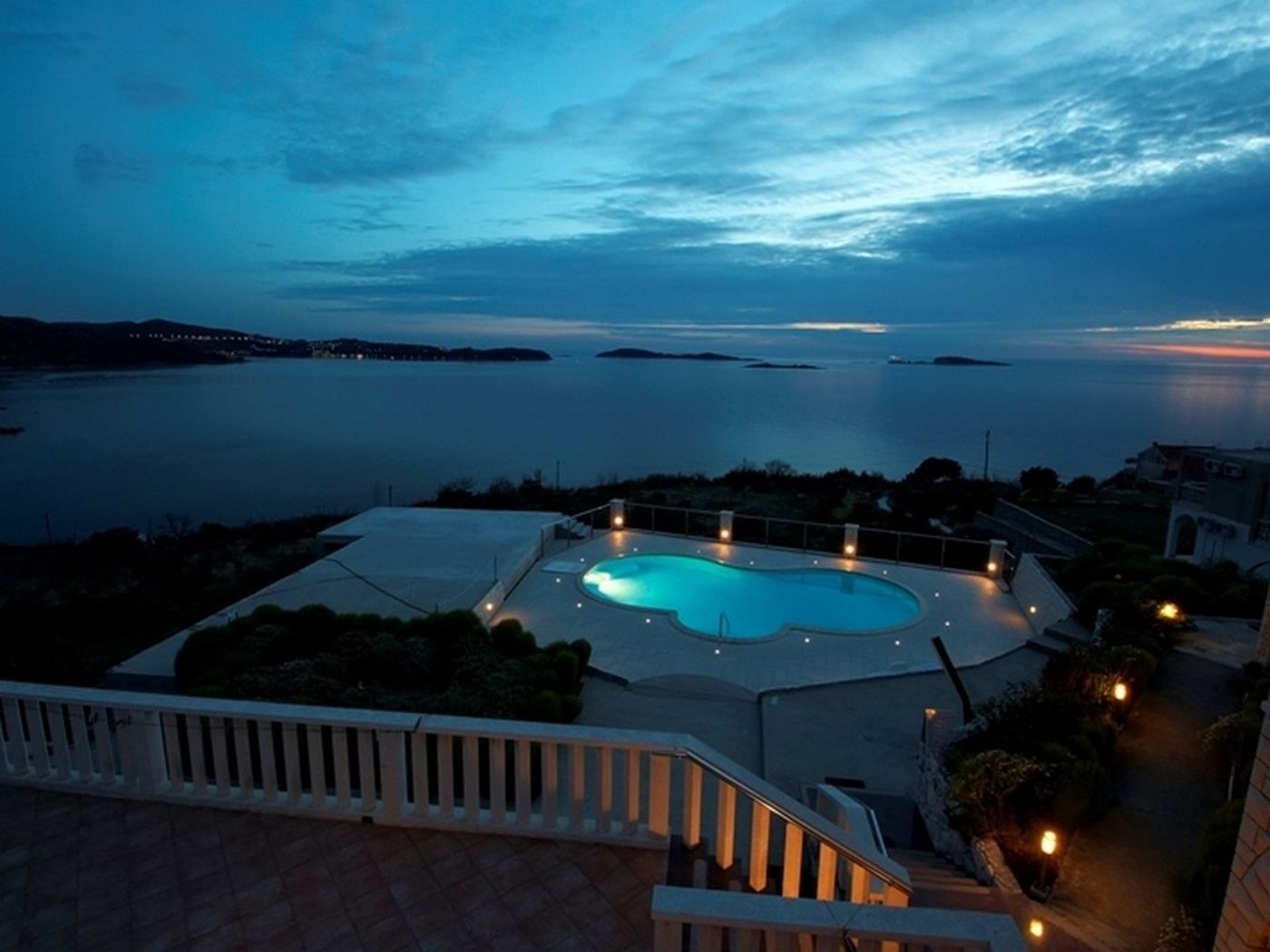 Marnic-Apartments-Lobby-5