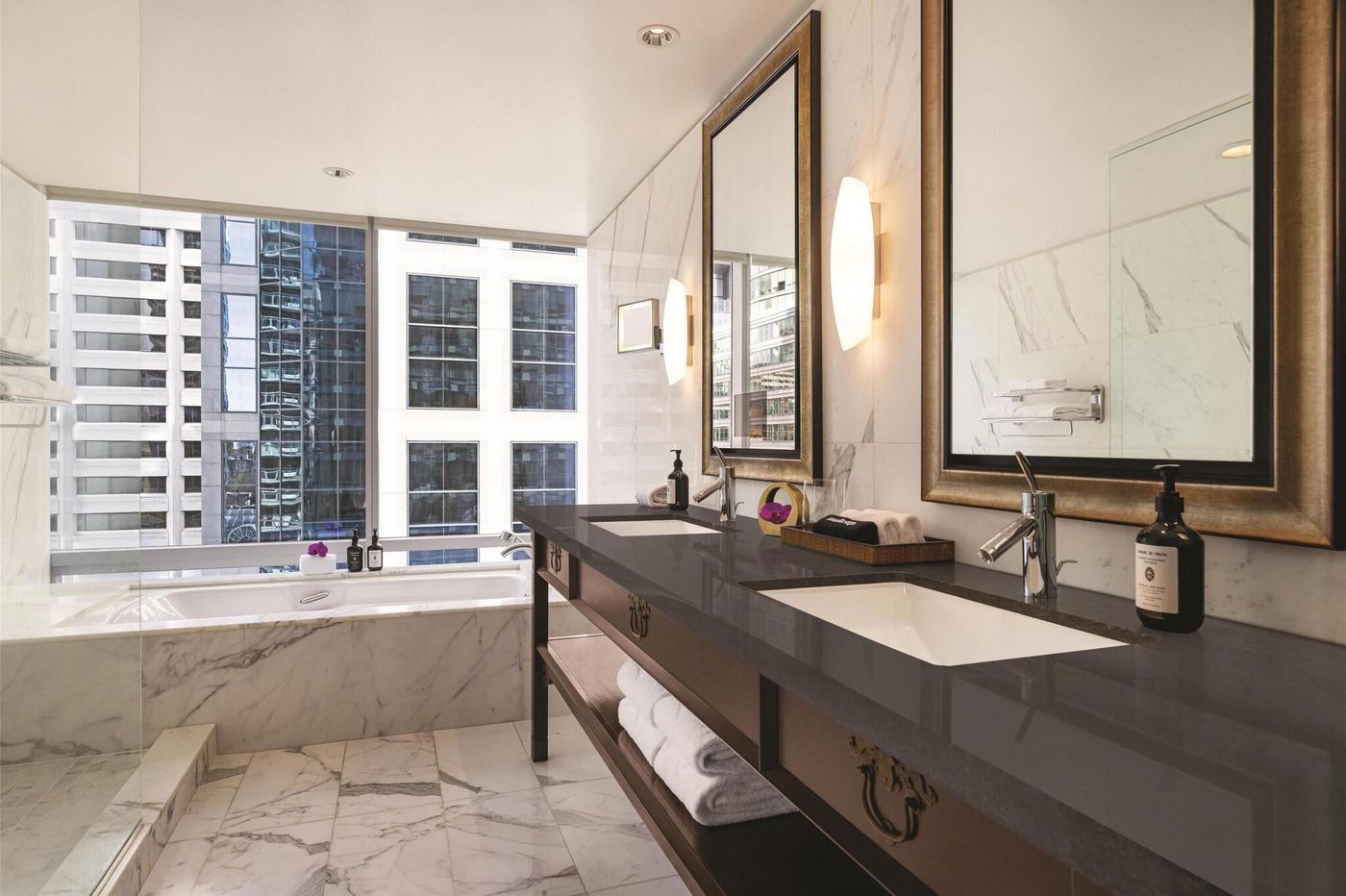 Shangri-La-Vancouver-Room-53