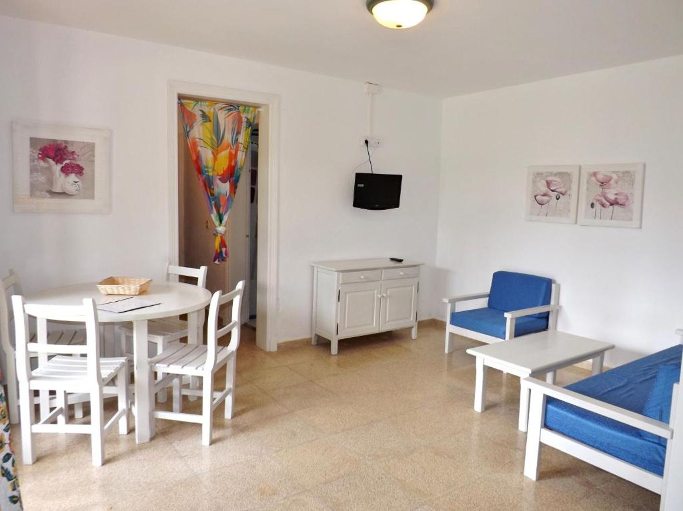 Nure-Cel-Blau-Room-39