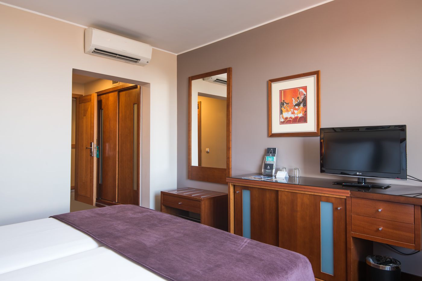 Vila-Gale-Opera-Room-6