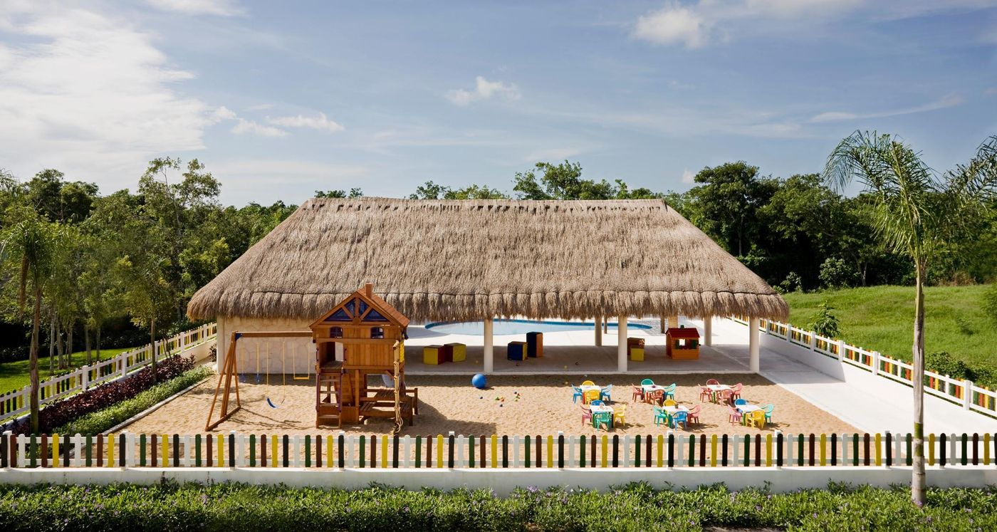 Grand-Riviera-Princess-Sports-and-Entertainment-63