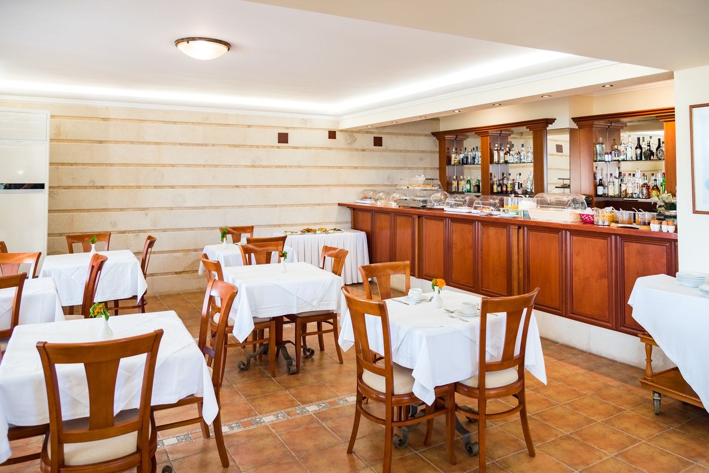 Andreolas-Luxury-Suites-Restaurant-39