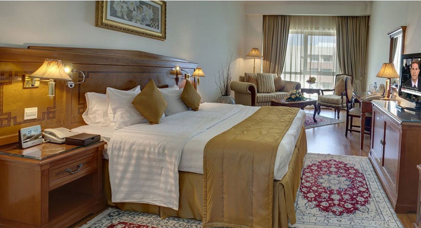 Grand-Excelsior-Bur-Dubai-Room-20