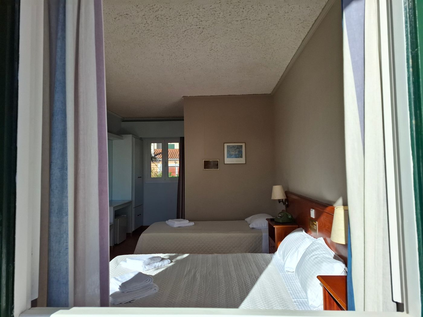 Hotel-Sunrise-Inn-Room-59