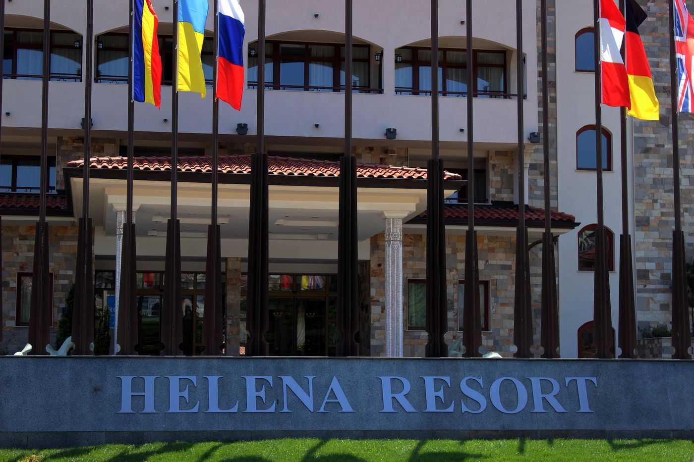 Royal-Palace-Helena-Park-General-view-13