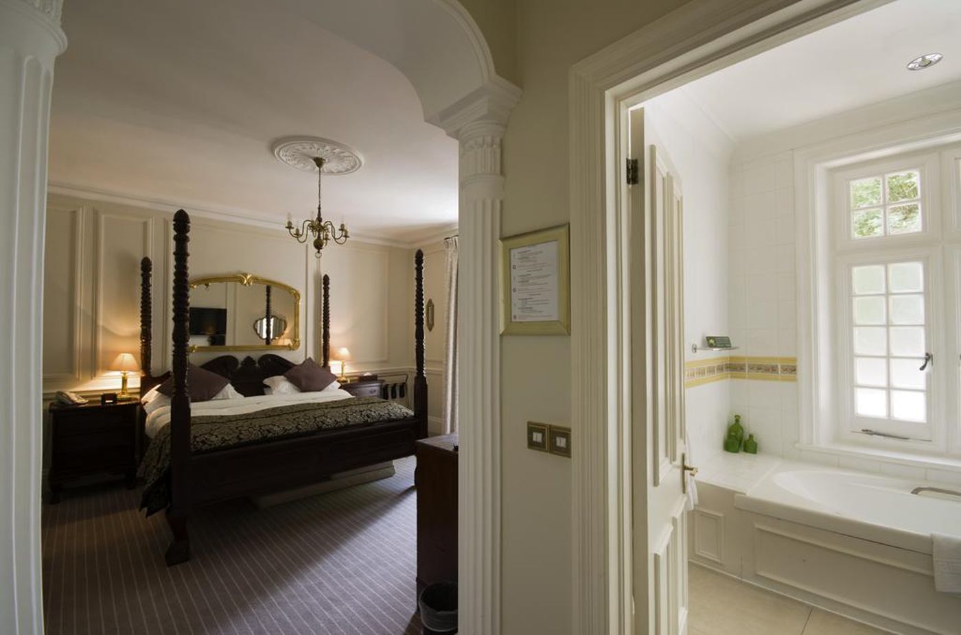 Chateau-La-Chaire-Room-10