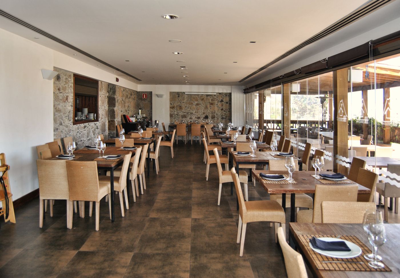 Hotel-Rural-El-Mondalon-Restaurant-46