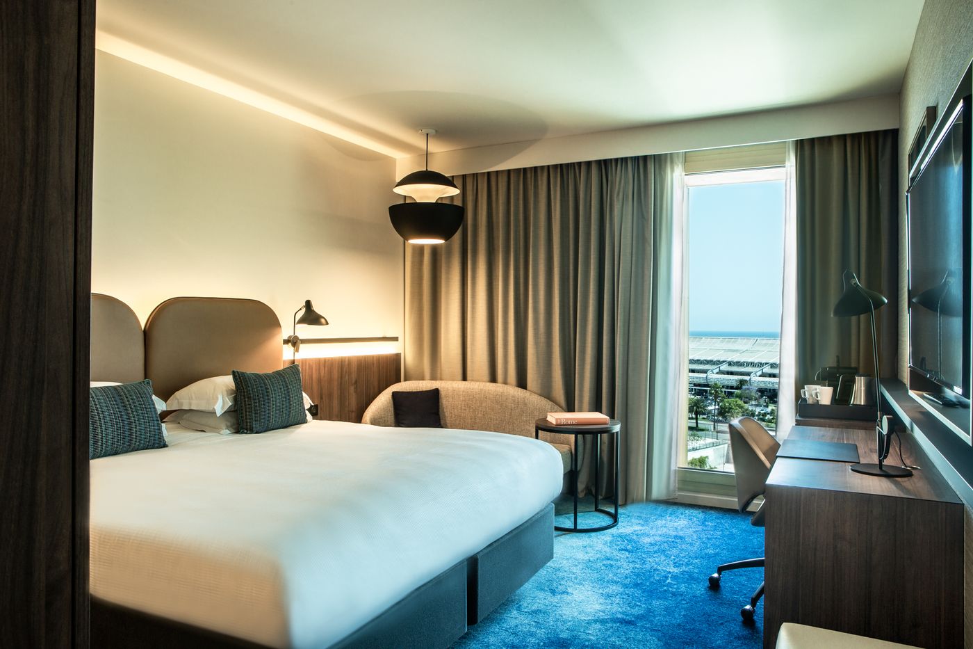 Crowne-Plaza-Nice-Grand-Arenas-Room-17
