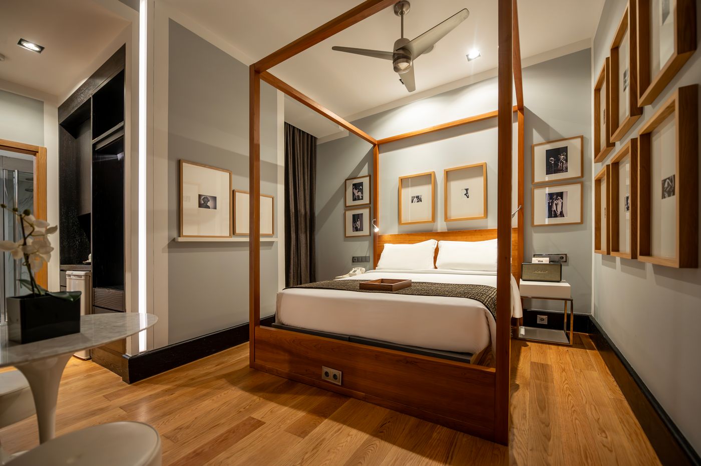 Browns-Downtown-Hotel-Room-21