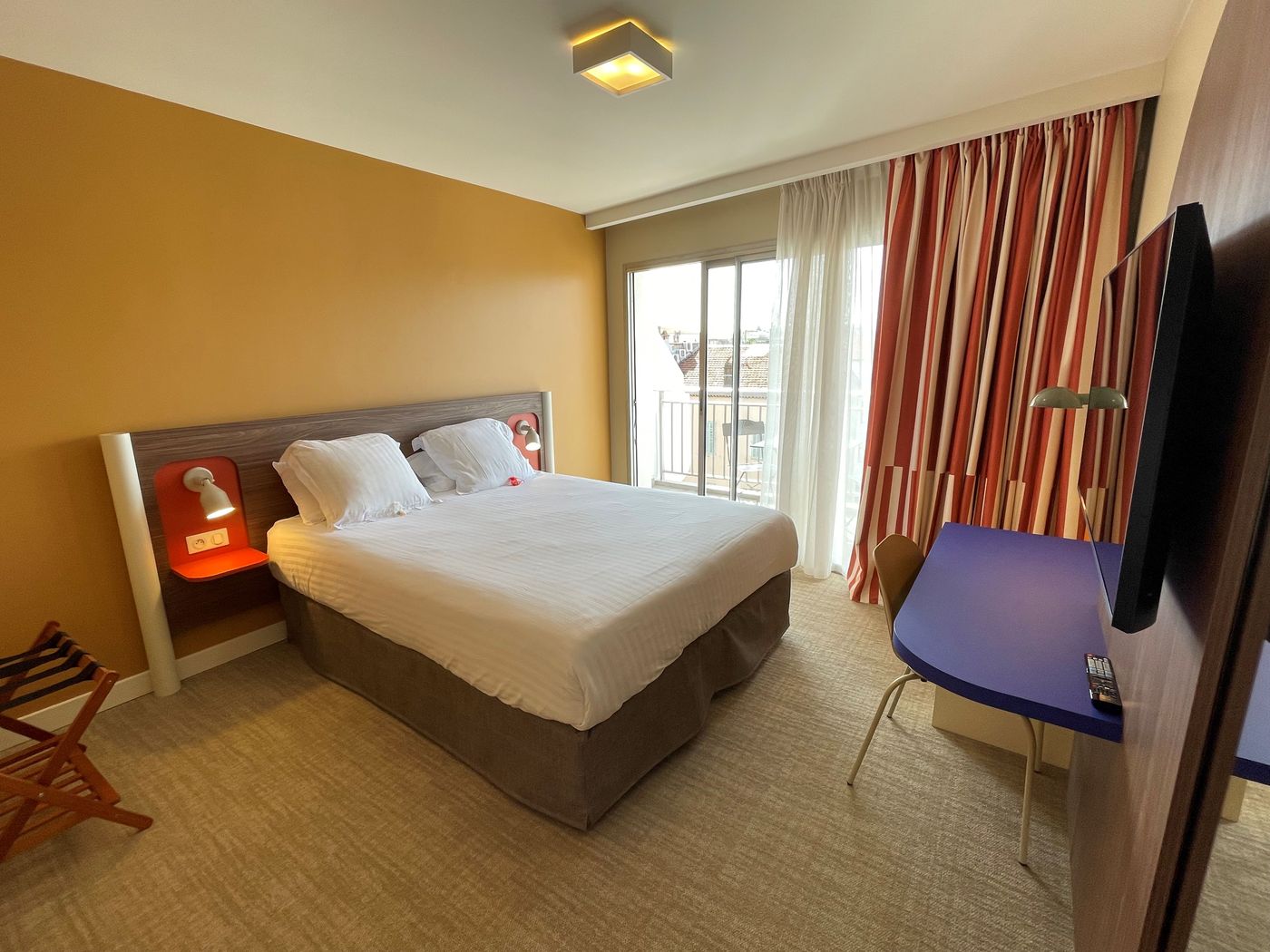 Hotel-Abrial-Cannes-Centre-Room-6