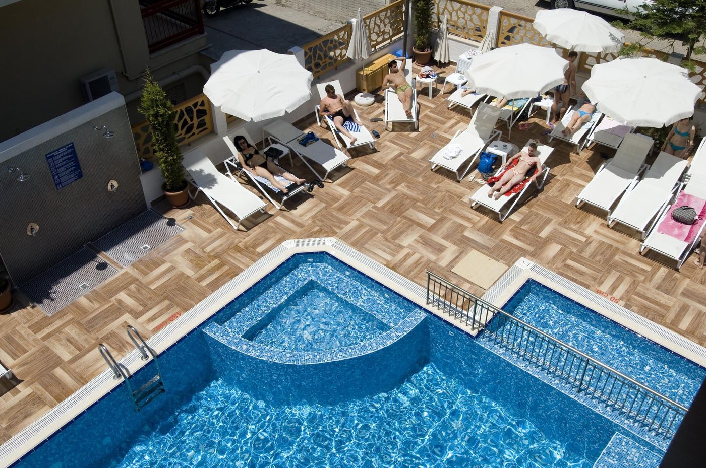 Supreme-Hotel-Pool-7