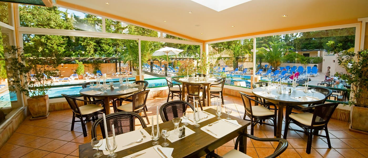 Apartamentos-da-Balaia-Restaurant-16