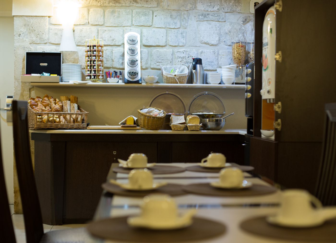 Hotel-Andre-Latin-Restaurant-10