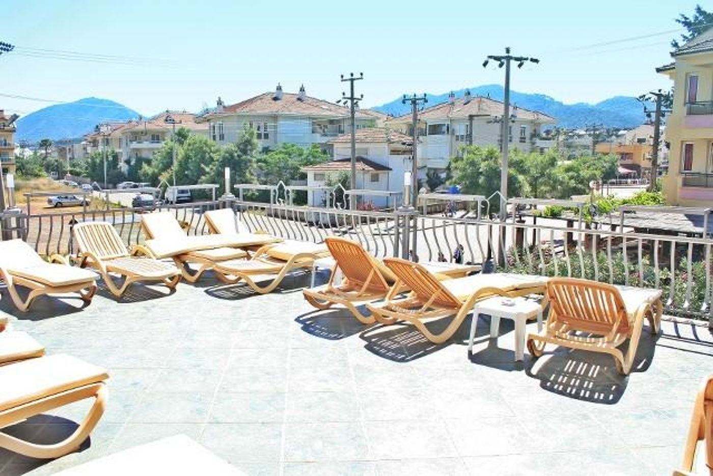 Club Dante Apartments