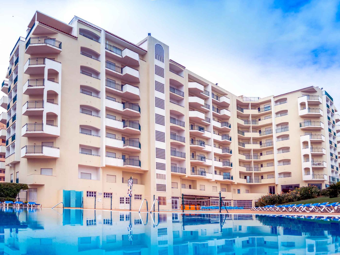 Flor-Da-Rocha-Apartments-Pool-3