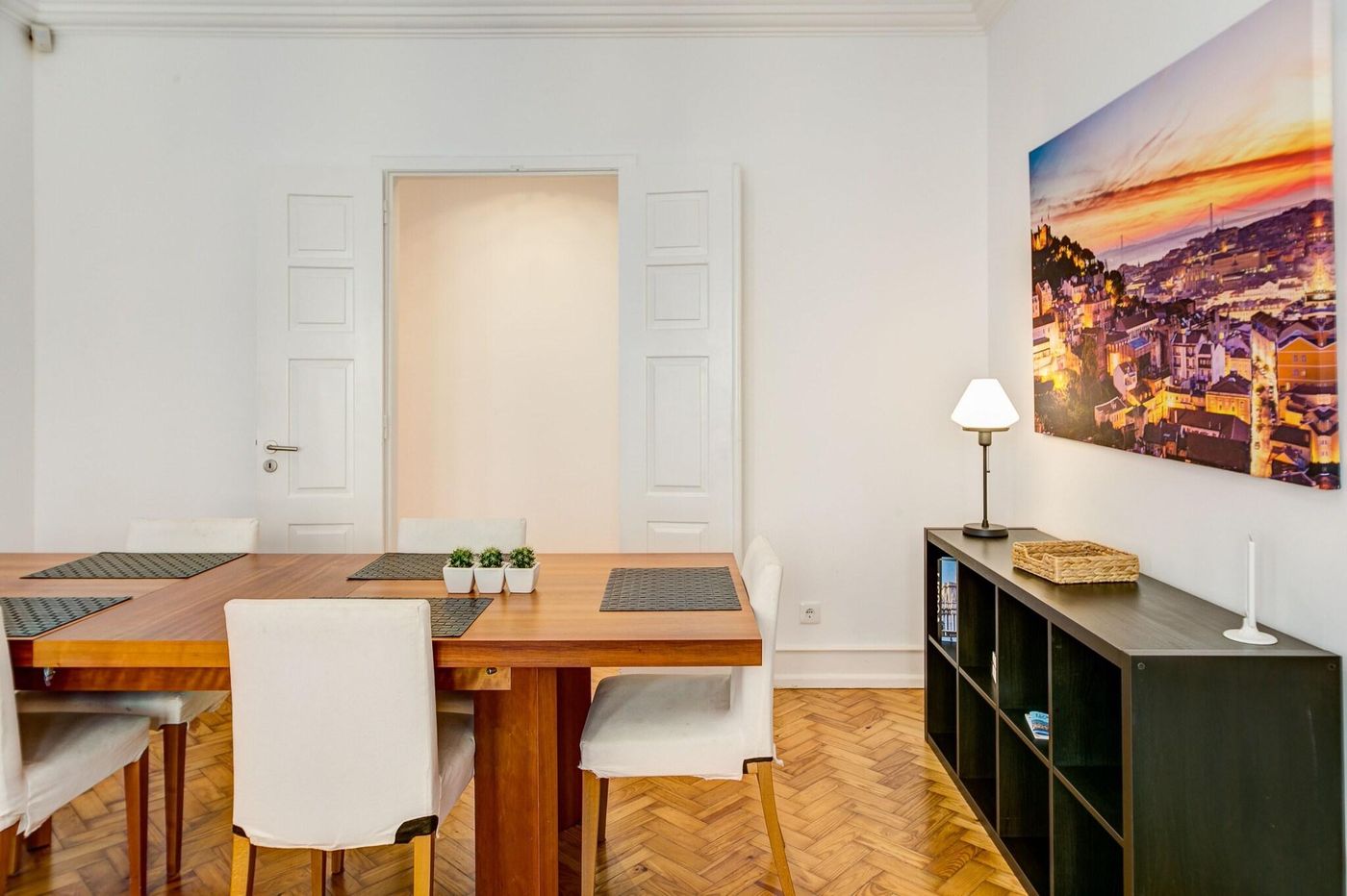 Home-Out-Rooms---Apartments-Room-82