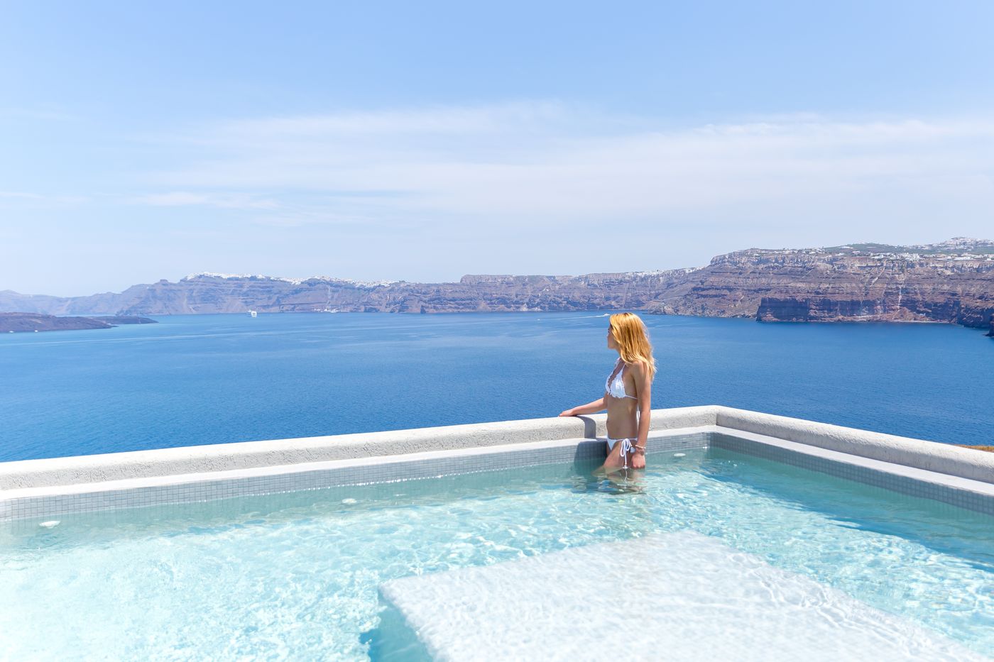 Acroterra-Rosa-Luxury-Suites-Room-48