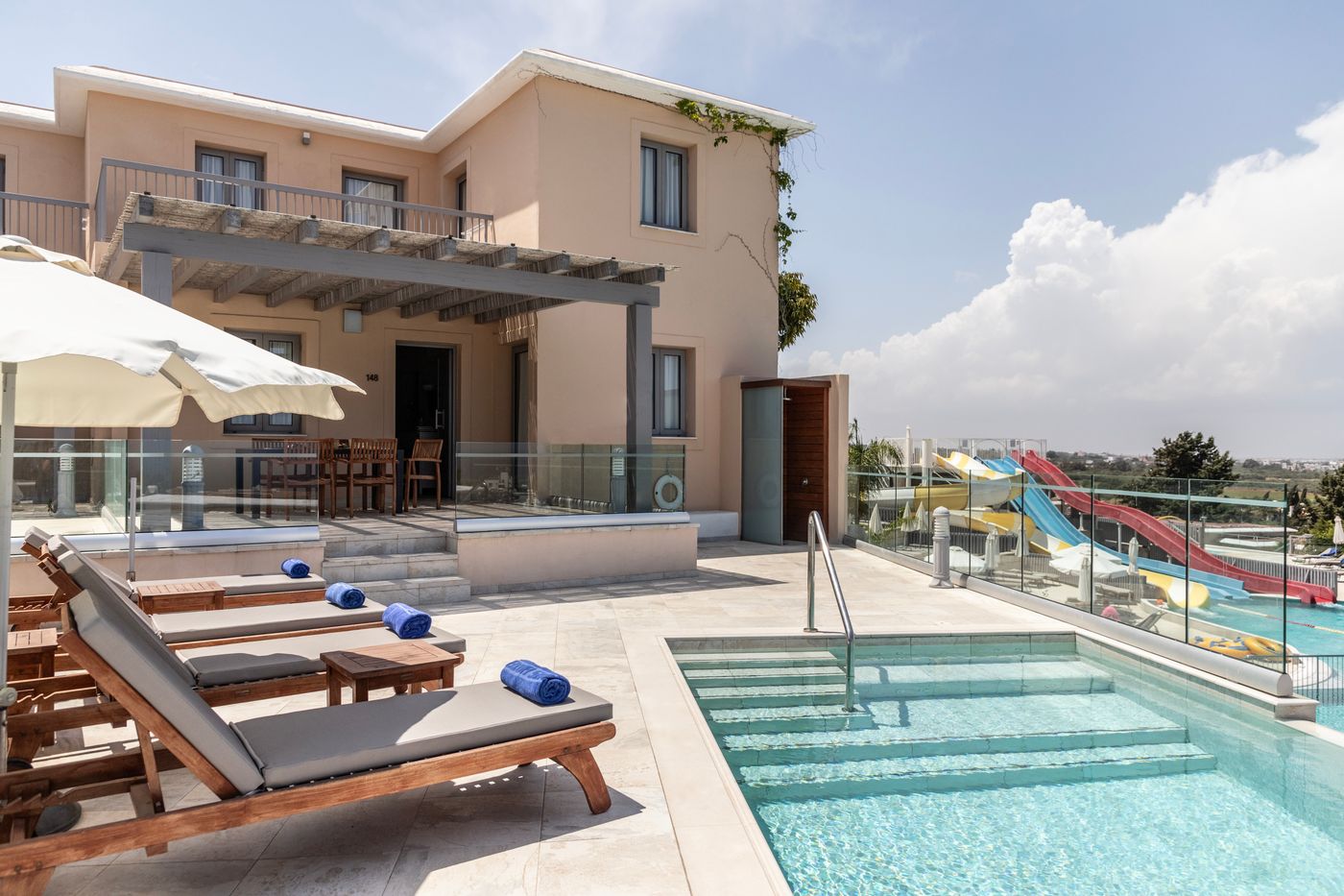 Louis-St-Elias-Resort---Waterpark-Room-13