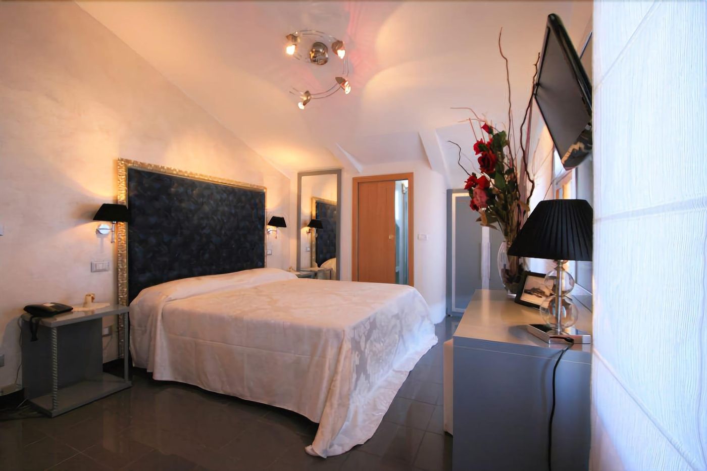 Hotel-La-Meridiana-Room-5