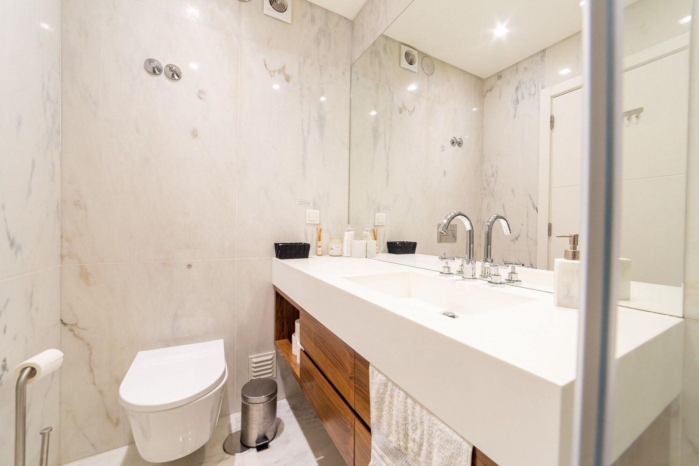 Industrial-Lisbon-Apartment---Adults-Only-Room-29