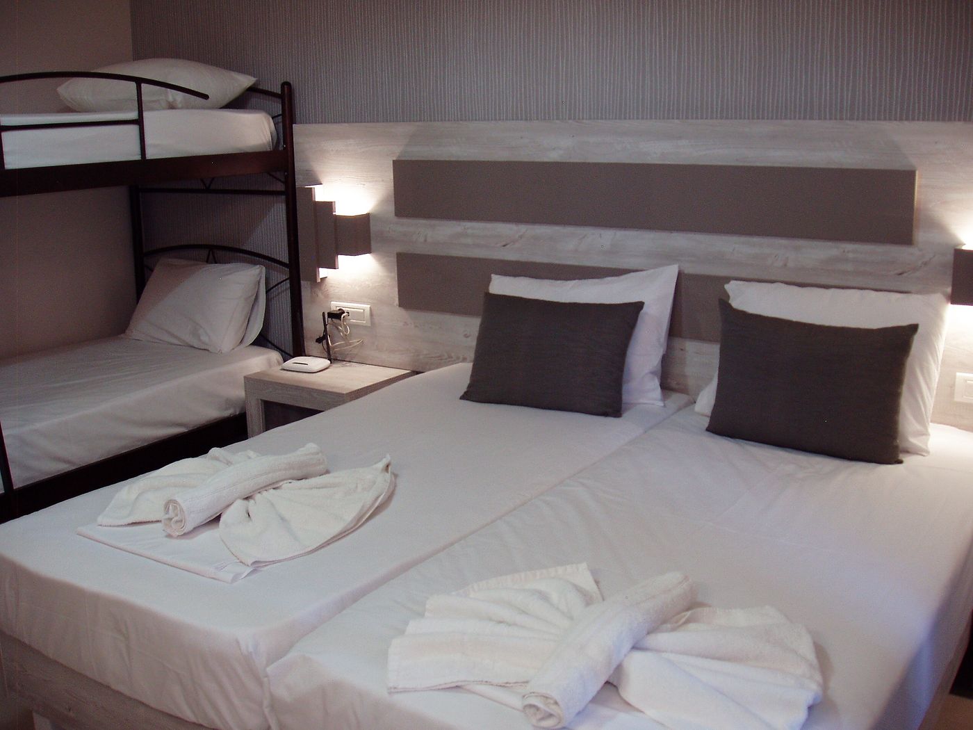 Paradise-Apartments-And-Studios-Room-48