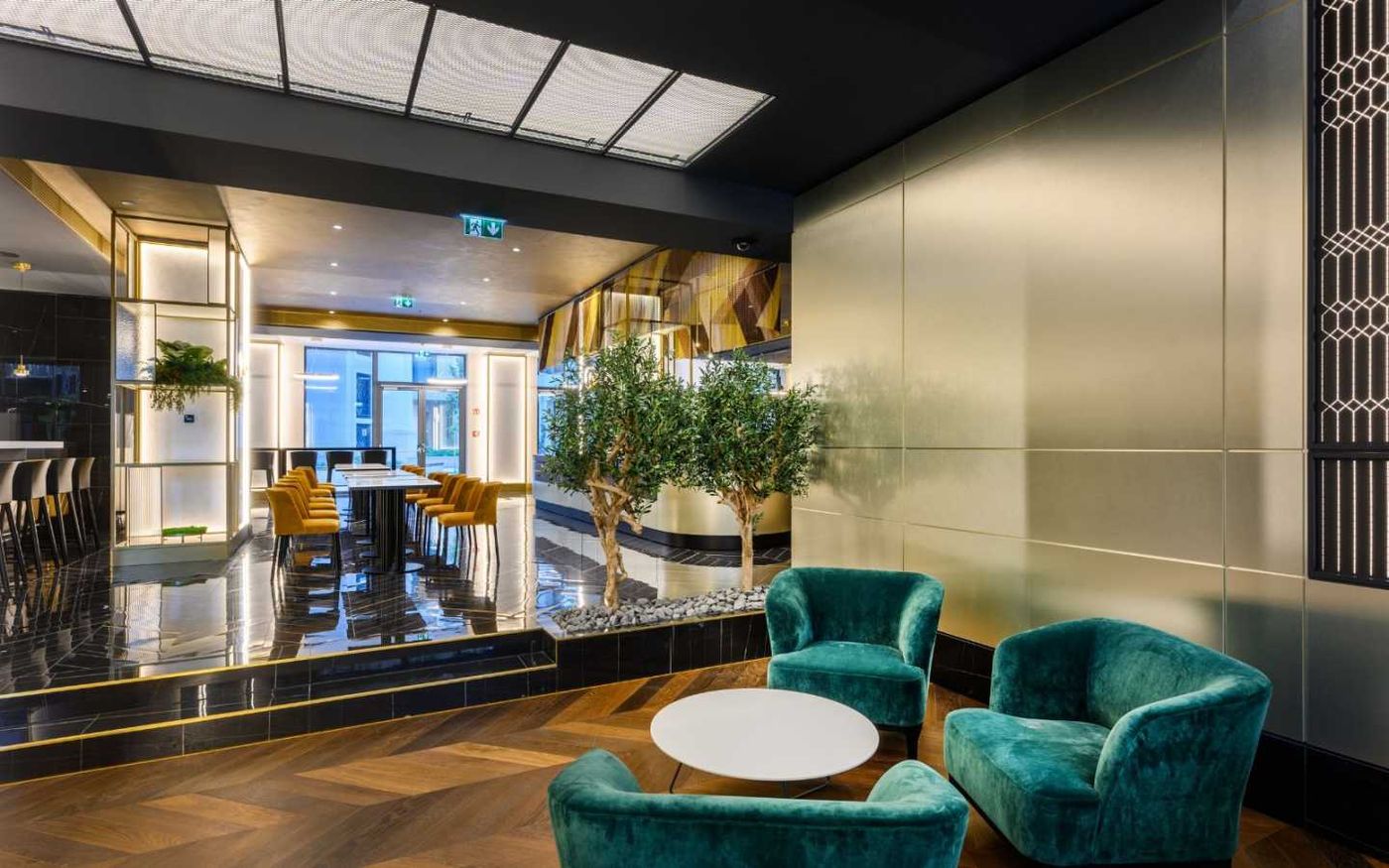 Hotel Emerald & Suites