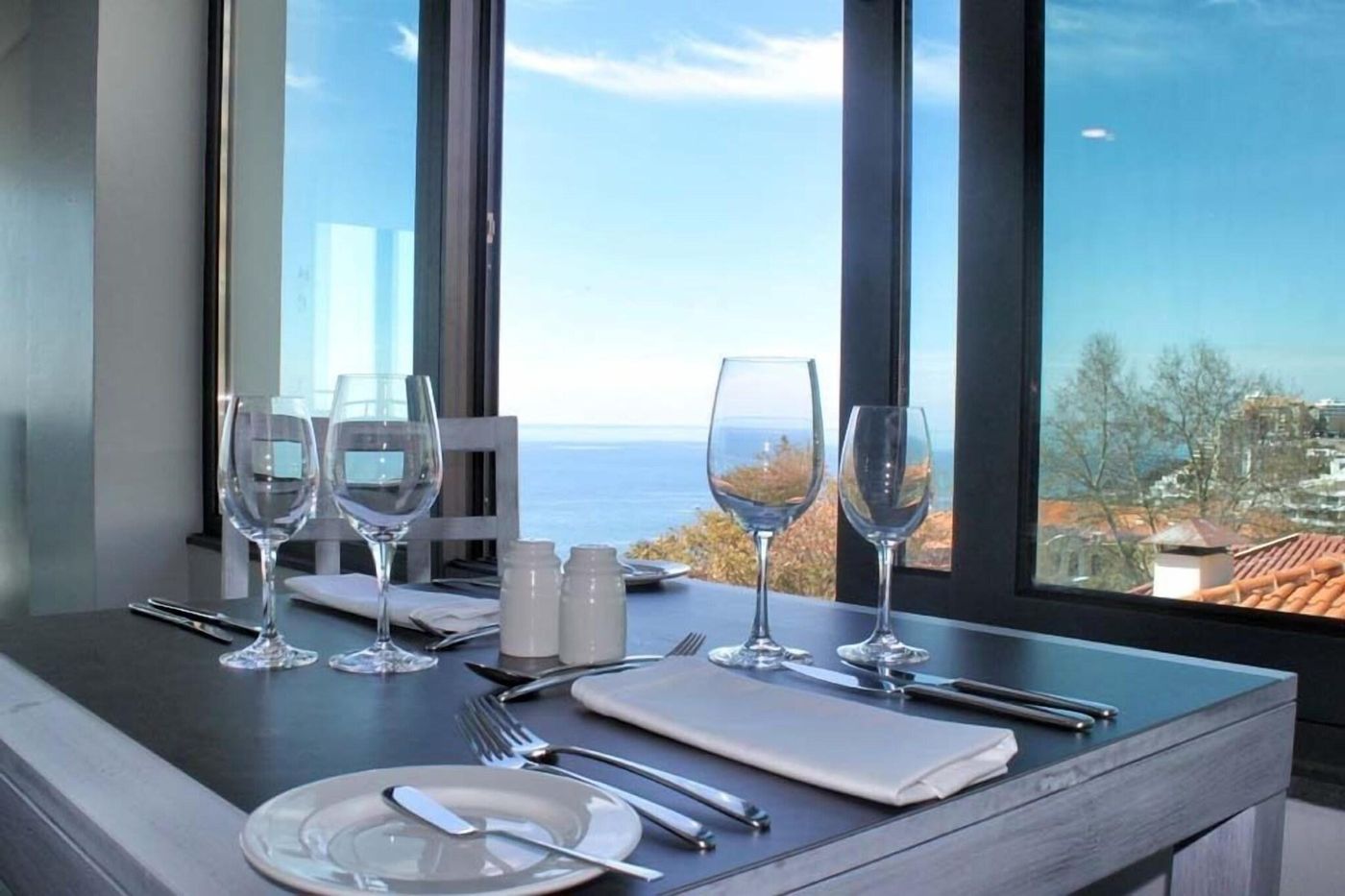 The-Views-Monumental-Restaurant-55