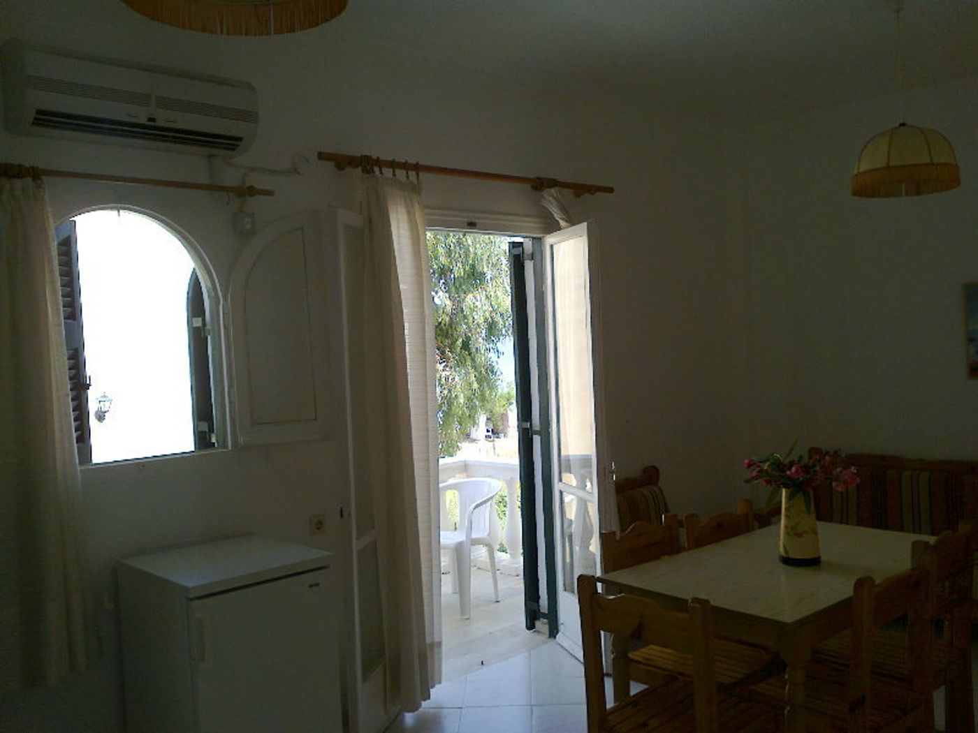 Beach-Front-Salvanos-Room-11
