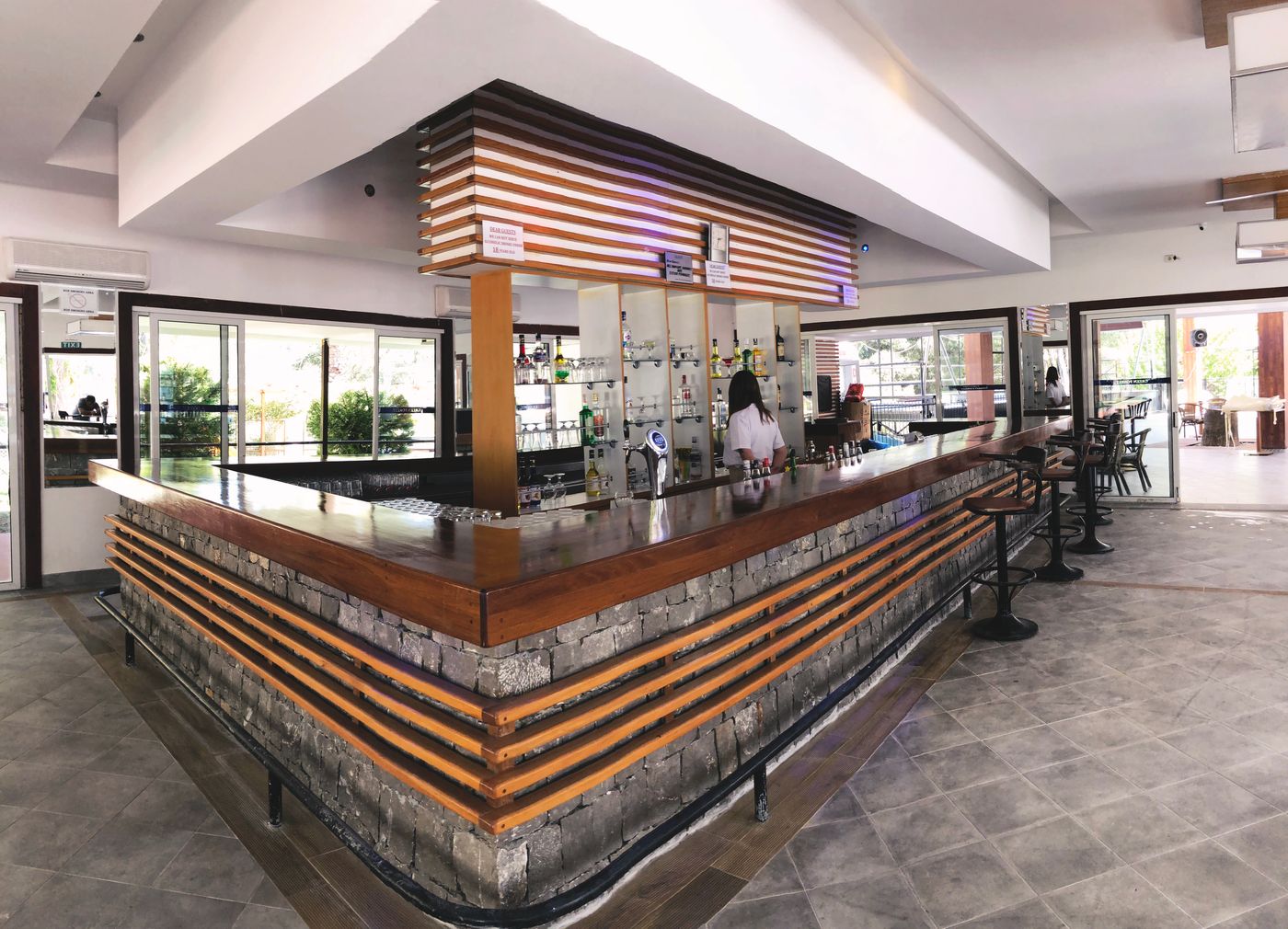 Green-Forest-Holiday-Village-Bar-24