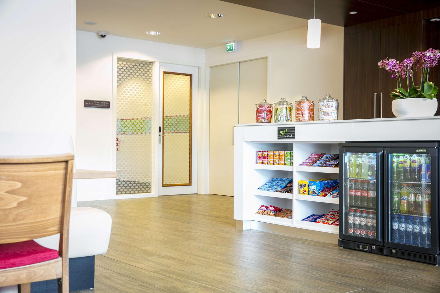 Hampton-by-Hilton-Amsterdam---Arena-Boulevard-Lobby-19