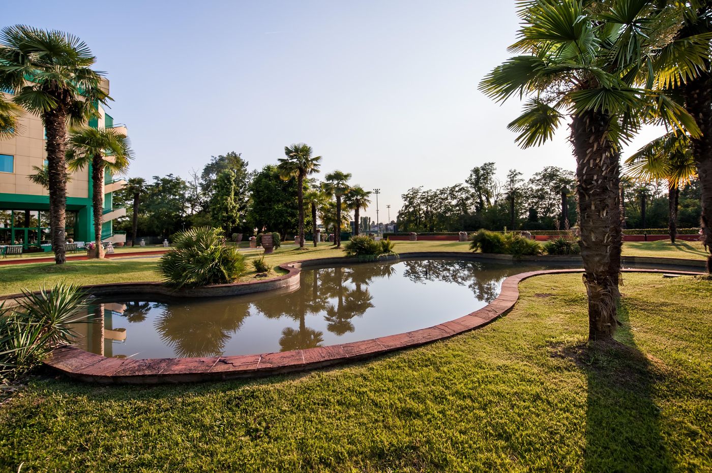 Royal-Garden-Hotel-Terrace-8