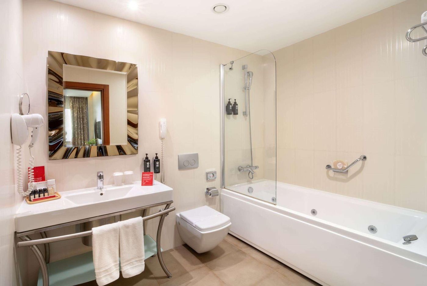 Ramada-Hotel---Suites-by--Istanbul-Atakoy-Room-28