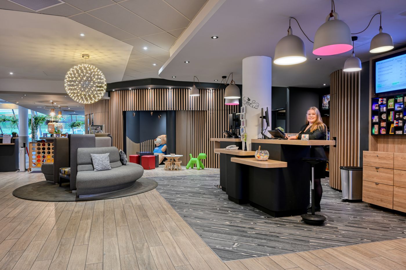 Novotel-Paris-Centre-Bercy-Lobby-3