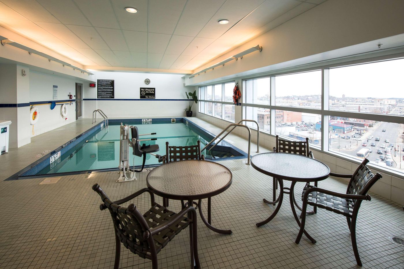 Hampton-Inn---Suites-Boston-Crosstown-Center-Pool-32
