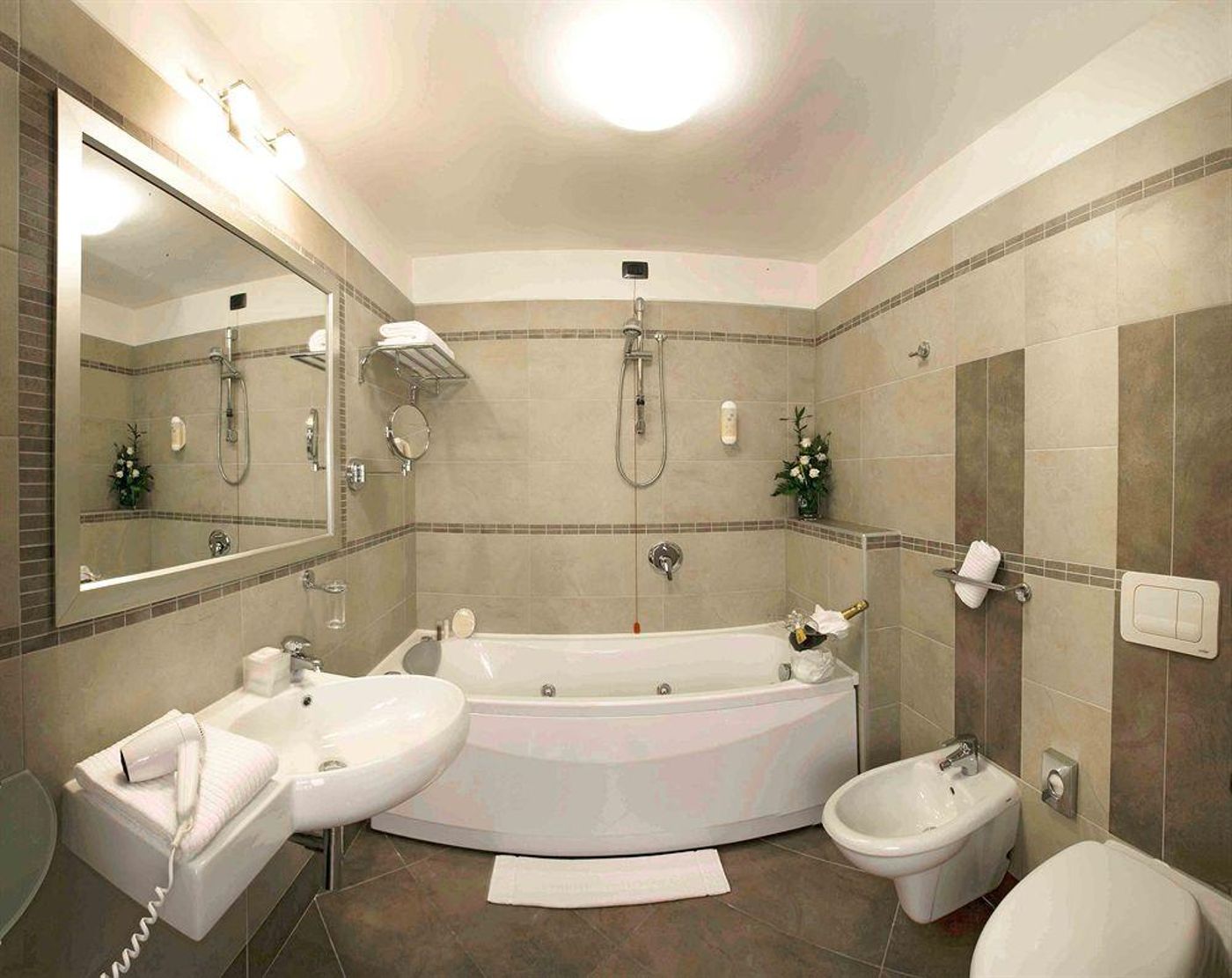 Cosmopolitan Bologna - Italy - BOLOGNA - General view - 6