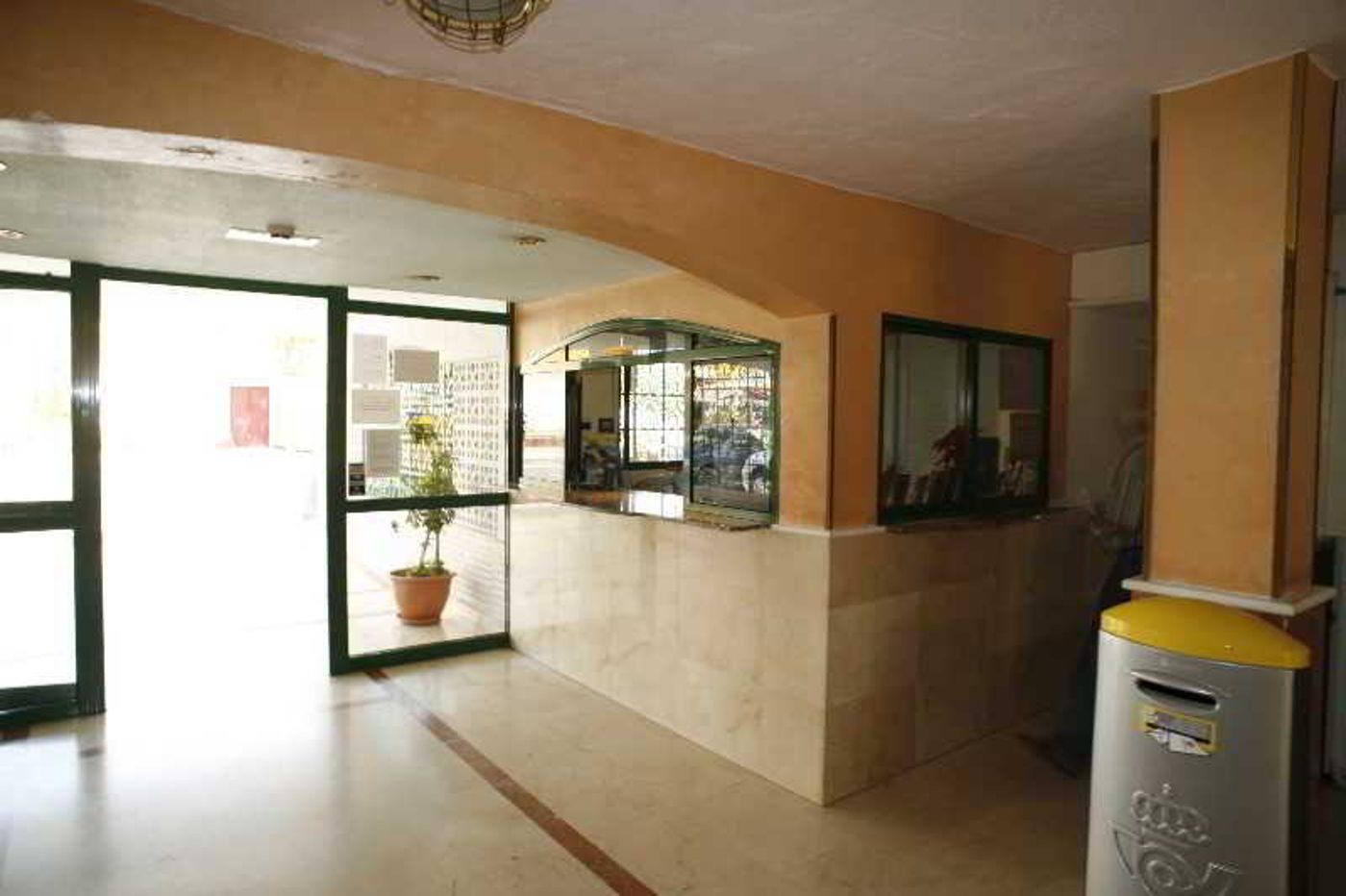 Las-Faluas-Lobby-20