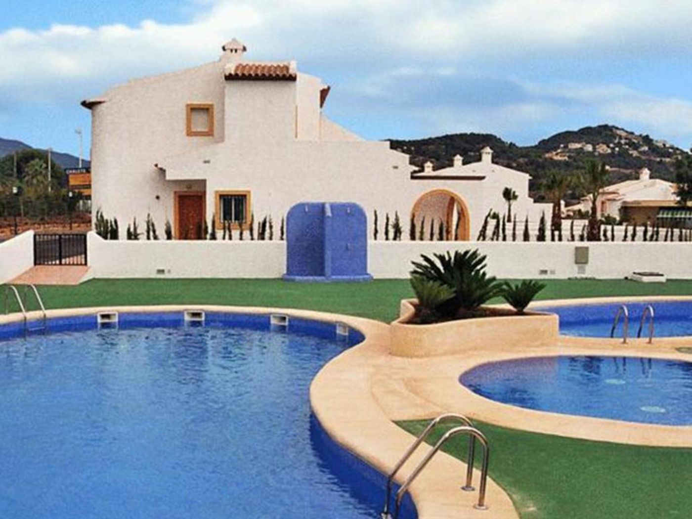 Puerta-del-Sol-Apartamentos-Pool-6