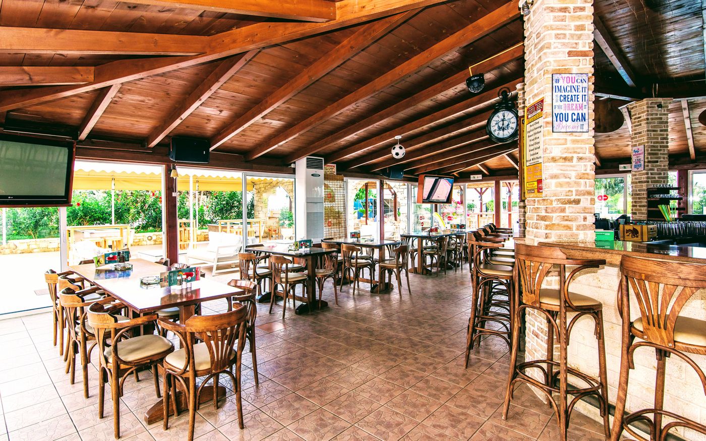 Yiannis-Manos-Apartments-Restaurant-77
