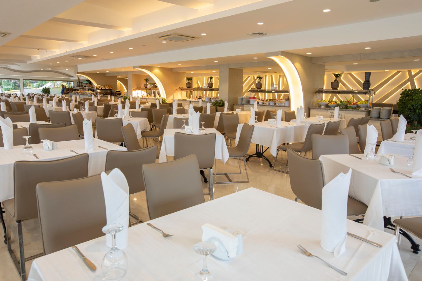 Falcon-Hotel-Restaurant-23