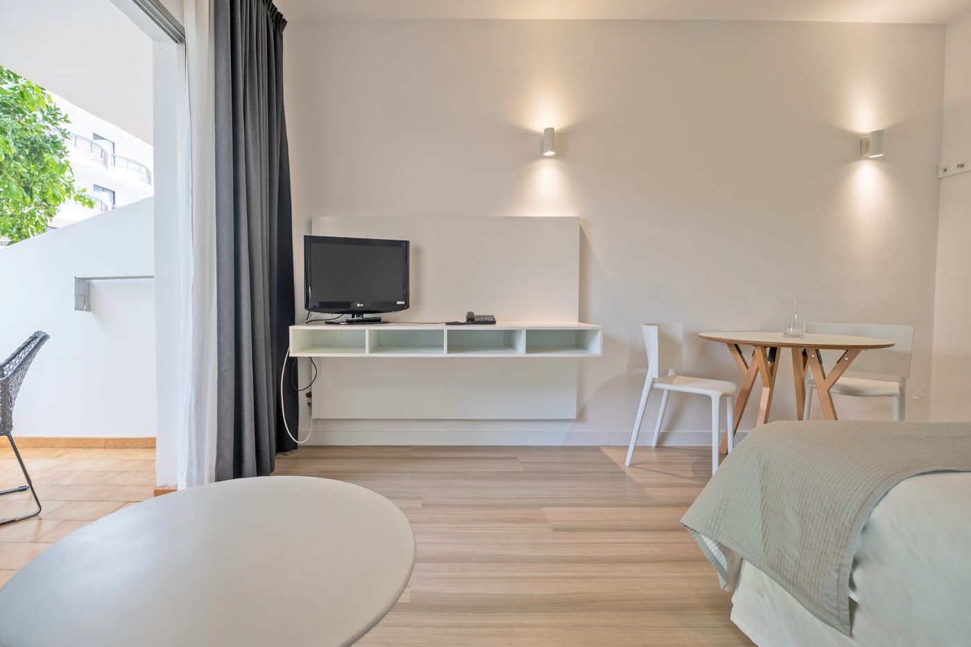 Coral-California-Room-15