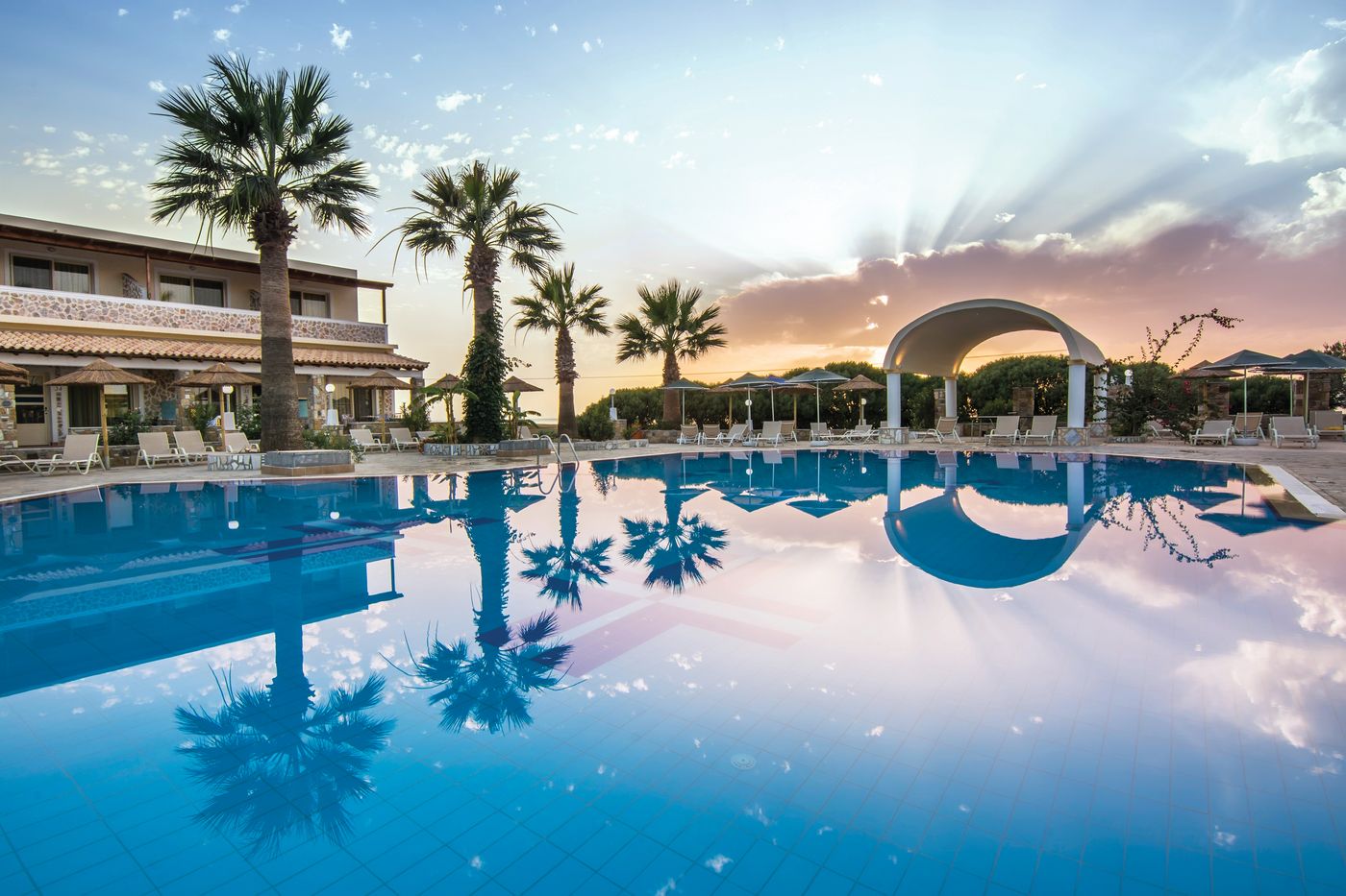 Kouros-Palace-Pool-2