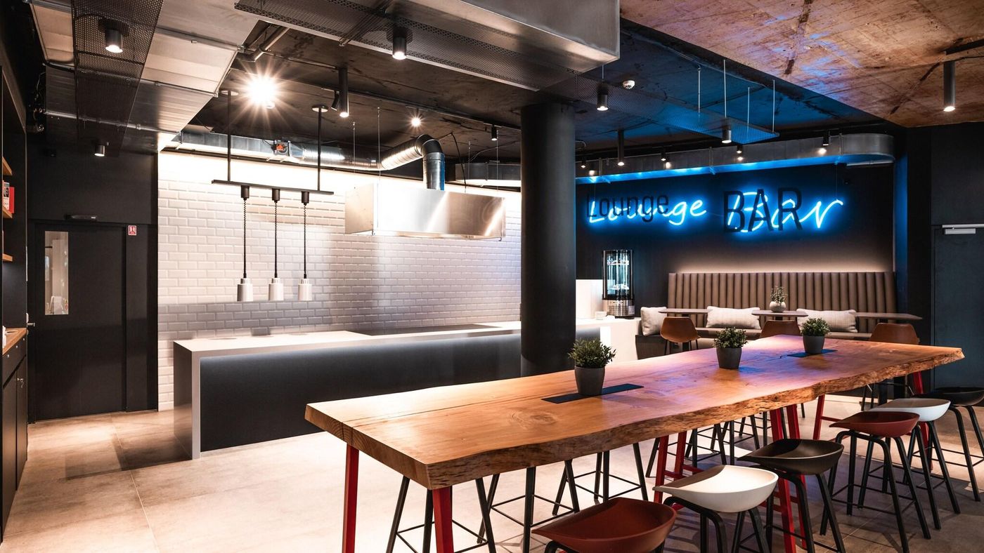 Orea-Hotel-Pyramida-Bar-18