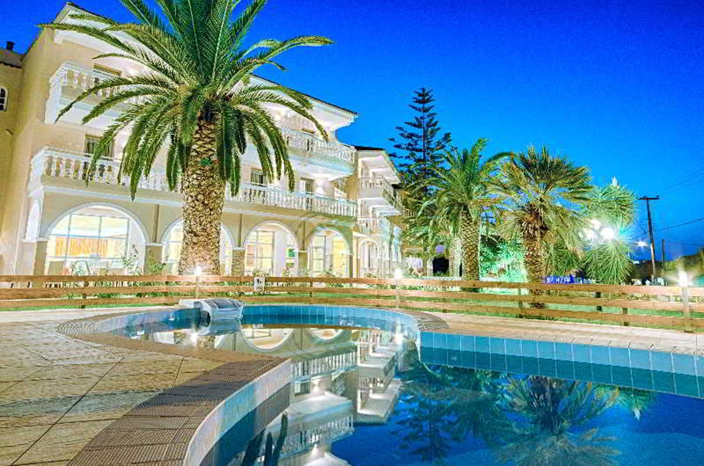 Jupiter-Hotel-Pool-1