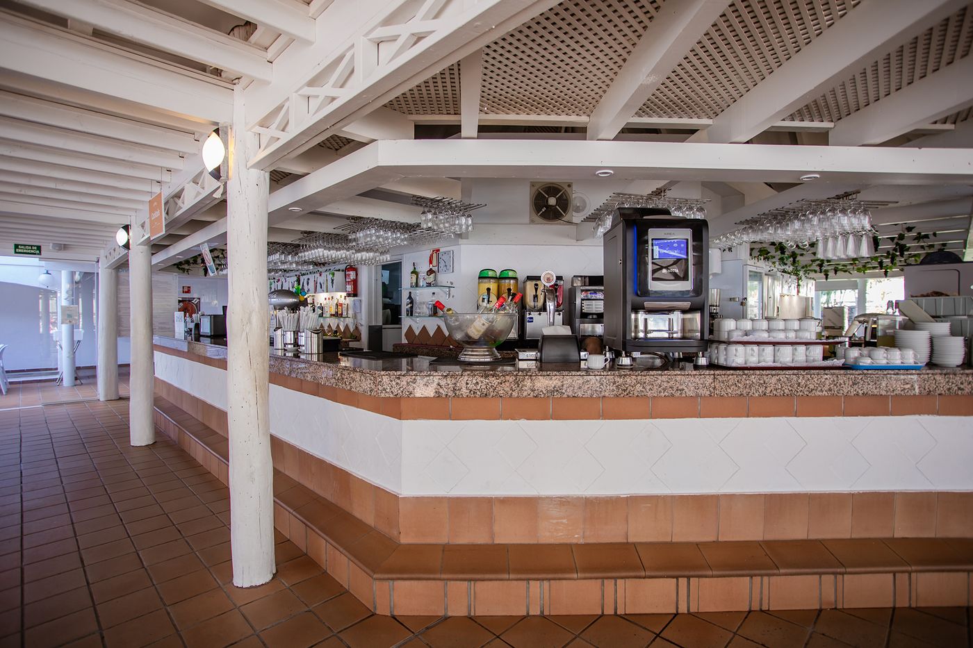 Servatur-Waikiki-Bar-53