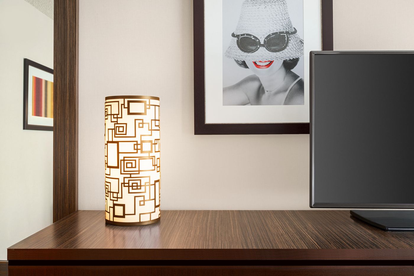 Holiday-Inn-Boston-Bunker-Hill-Area-Room-10