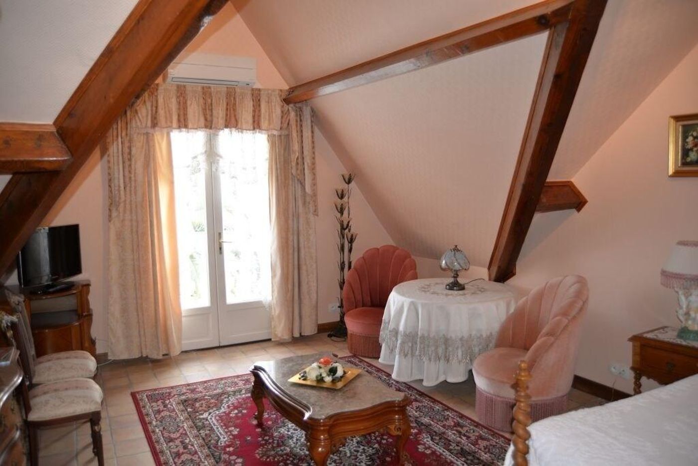 Chateau-de-Mei-Lese-Room-72