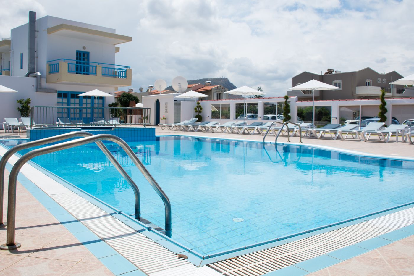 Kasapakis-Apartments-Pool-1