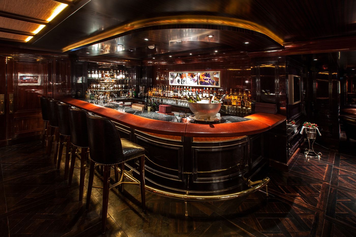 The-Peninsula-Hong-Kong-Bar-16